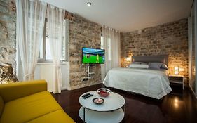 Studio Apartment Offside